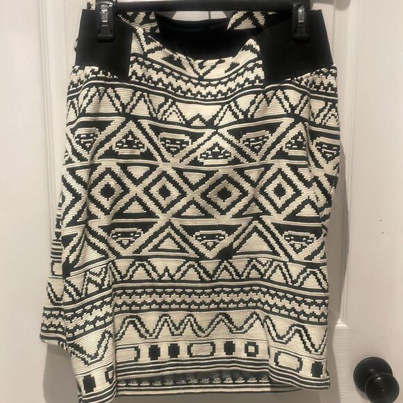 A Pea in the Pod Aztec print 2-piece maternity skirt set SZ S/M - Picture 2 of 12